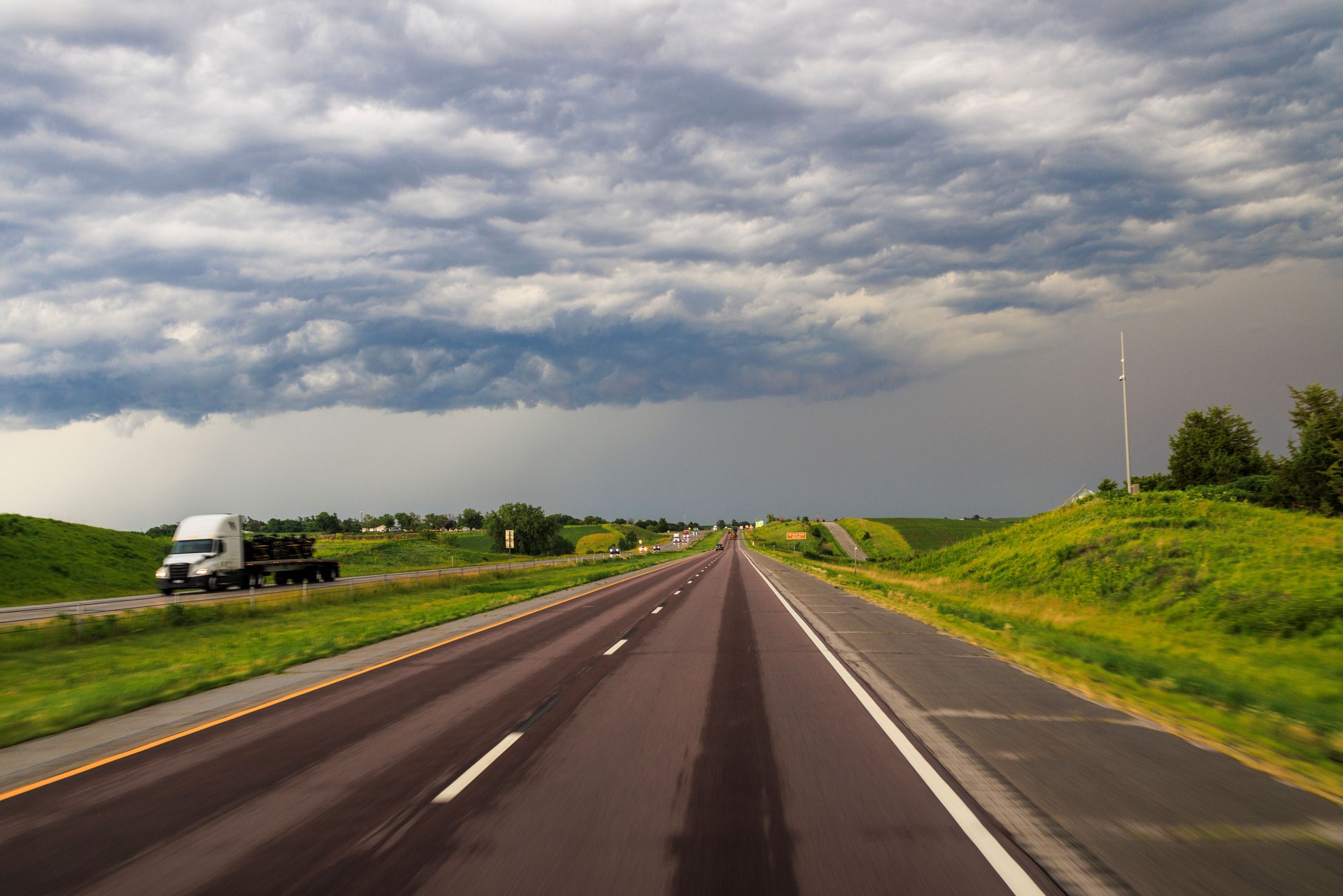 Find Secure Truck Parking in Iowa secure, reliable commercial vehicle parking for tractors, trailers, box trucks, and containers—especially across Iowa Find Secure Truck Parking in Iowa secure, reliable commercial vehicle parking for tractors, trailers, box trucks, and containers—especially across Iowa