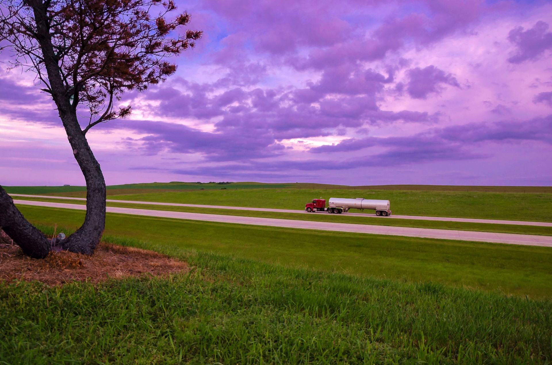 Find Tractor Trailer Parking in Mississippi, secure, reliable commercial vehicle parking for tractors, trailers, box trucks, and containers Find Tractor Trailer Parking in Mississippi, secure, reliable commercial vehicle parking for tractors, trailers, box trucks, and containers